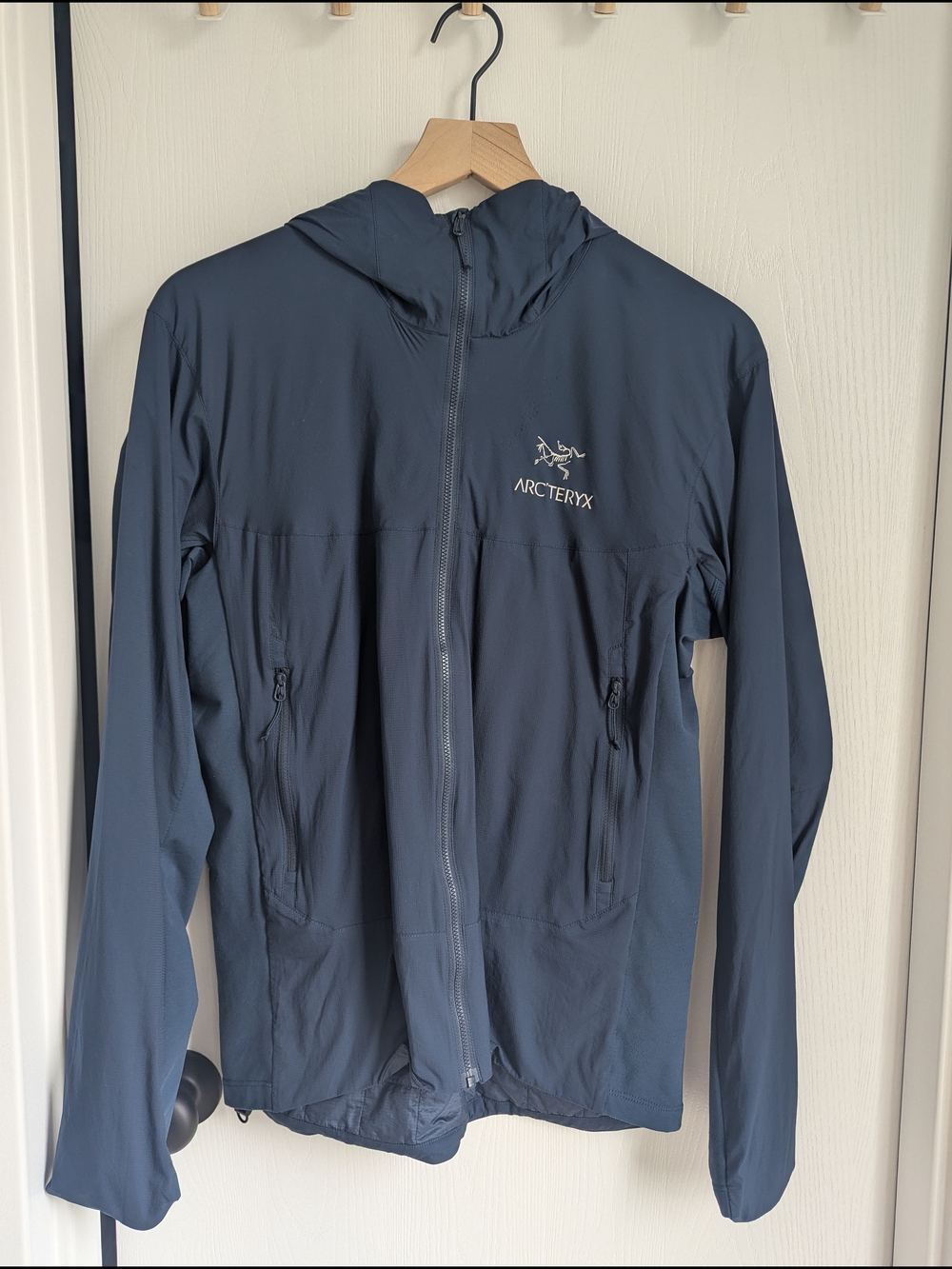 Arc'teryx Men's Hooded Lightweight Jacket in Slate Blue ATOM SL